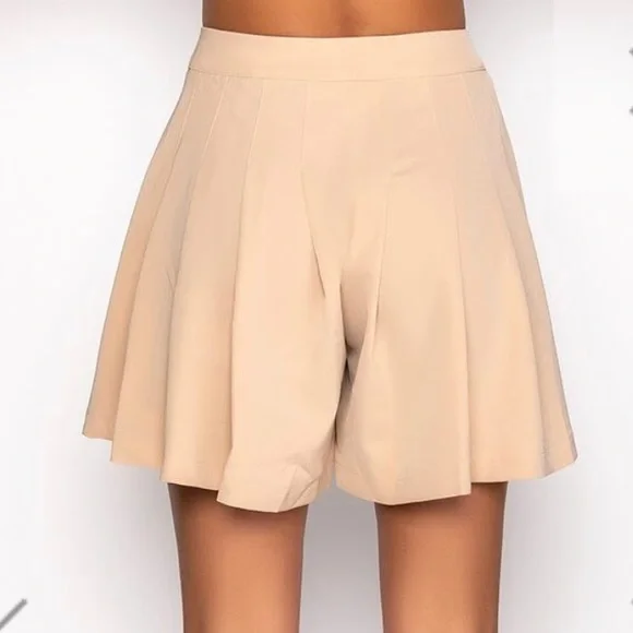LIBRA RISING HIGH WAISTED PLEATED CUTOUT SHORT IN BEIGE - Picture 4 of 9